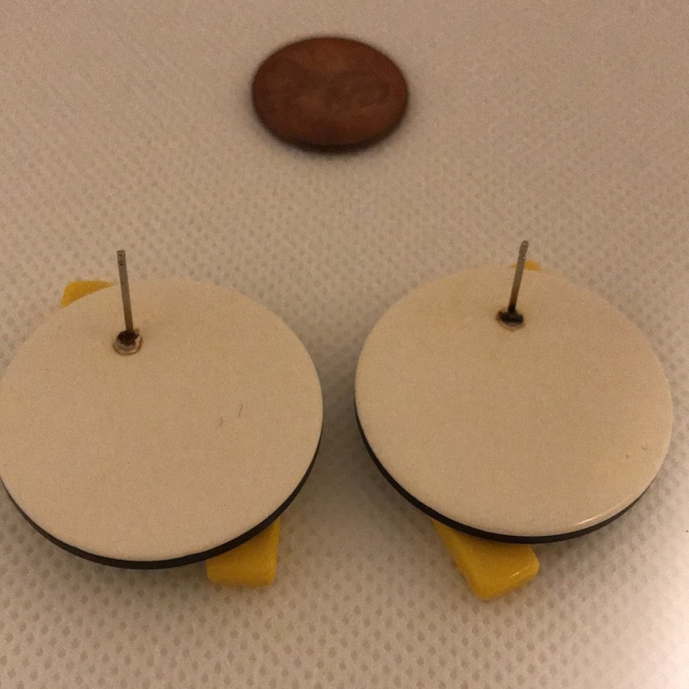 1980s Vintage Acrylic Geometric Shape Earrings - Picture 3 of 5